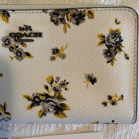 COACH Accordion Zip wallet in prairie print - 59014- NWT - Picture 8 of 8